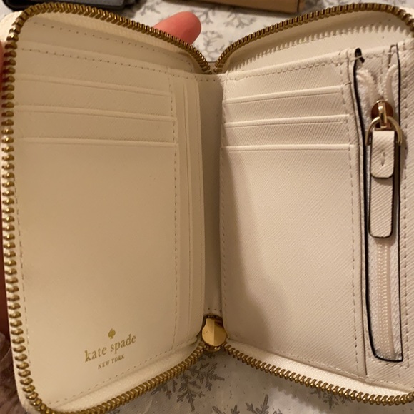 White cutout Kate Spade wallet - Picture 4 of 6